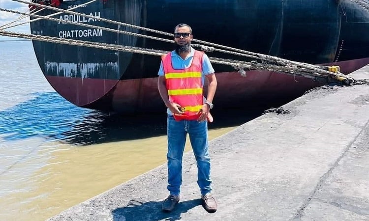 জলদস্যুদের হাতে জিম্মি নাবিক বিপ্লবকে ফিরে পেতে পরিবারের আকুল আবেদন