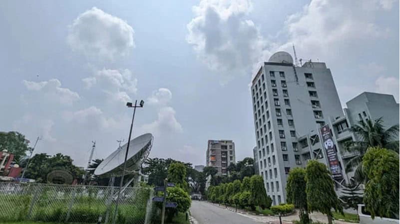ঢাকার আকাশে মেঘের ঘনঘটা, বৃষ্টি হতে পারে বলে আভাস. Channel i News - চ্যানেল আই নিউজ