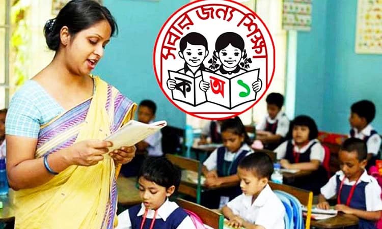 শিক্ষিকা ক্লাসে শিক্ষার্থীদের সাথে পাঠ্যক্রমে অংশগ্রহণ করছেন. Channel i News - চ্যানেল আই নিউজ