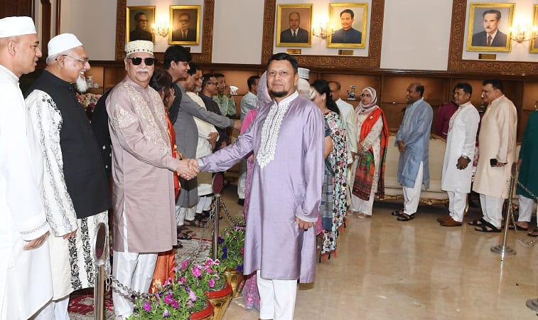 রাষ্ট্রপতির সঙ্গে বৈঠকরত অতিথিরা, আনুষ্ঠানিক পরিবেশে. Channel i News - চ্যানেল আই নিউজ