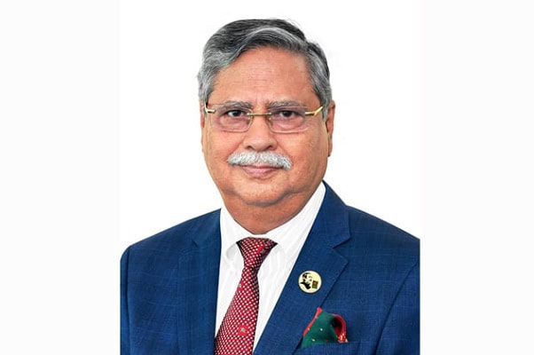 বাংলাদেশের রাষ্ট্রপতি ঈদ শুভেচ্ছা জানাচ্ছেন, পেশাদার পোশাক পরিহিত. Channel i News - চ্যানেল আই নিউজ