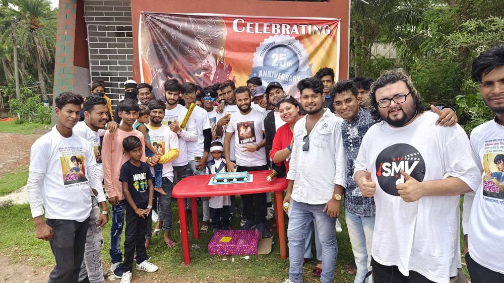 শাকিবের জন্মদিন উদযাপন, বাংলাদেশি দর্শক ও শুভাকাঙ্ক্ষীরা. Channel i News - চ্যানেল আই নিউজ