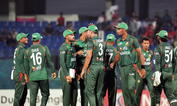 বাংলাদেশ ক্রিকেট দলের খেলোয়াড়রা মাঠে একত্রিত হচ্ছে. Channel i News - চ্যানেল আই নিউজ