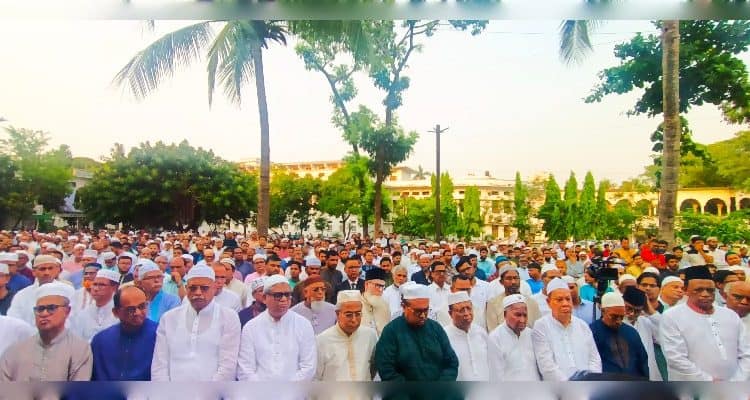 বাংলাদেশের বিভিন্ন স্থান থেকে আসা মানুষজনের সমাবেশ, ফুলেল শ্রদ্ধা নিবেদন. Channel i News - চ্যানেল আই নিউজ