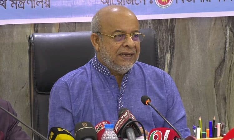 রেলপথমন্ত্রী সংবাদ সম্মেলনে বক্তব্য দিচ্ছেন. Channel i News - চ্যানেল আই নিউজ