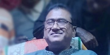 প্রসন্ন মুখের সঙ্গে হাস্যোজ্জ্বল ব্যক্তি, চ্যানেল আই অনলাইন. Channel i News - চ্যানেল আই নিউজ
