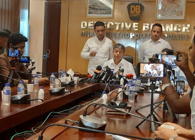 মিন্টু গ্রেপ্তার নিয়ে ডিবি কর্মকর্তাদের সংবাদ সম্মেলন. Channel i News - চ্যানেল আই নিউজ