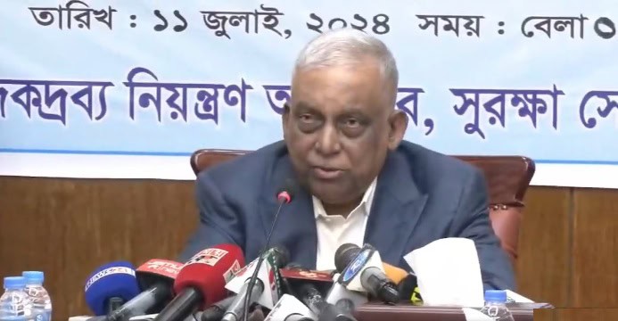 বাংলাদেশের একজন নেতা সংবাদ সম্মেলনে বক্তব্য দিচ্ছেন।. Channel i News - চ্যানেল আই নিউজ