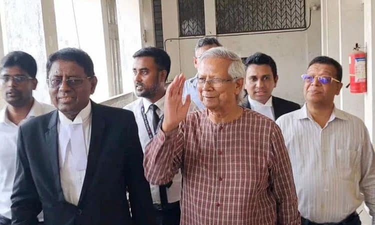ড. ইউনূস হাইকোর্টে উপস্থিত, মামলার আবেদন খারিজের পর শুভেচ্ছা জানাচ্ছেন. Channel i News - চ্যানেল আই নিউজ