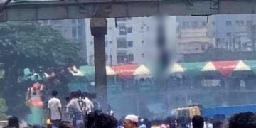 যাত্রবাড়ীতে এক পুলিশ সদস্যকে হত্যার পর ঝুলিয়ে রাখে দুর্বৃত্তরা