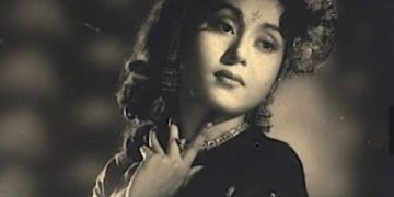 প্রখ্যাত অভিনেত্রী স্মৃতি বিশ্বাসের কালো-সাদা ছবি, নাচের পোশাক পরা. Channel i News - চ্যানেল আই নিউজ