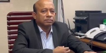 অতিরিক্ত অ্যাটর্নি জেনারেল মেহেদী হাসান চৌধুরী বসে আছেন অফিসে. Channel i News - চ্যানেল আই নিউজ