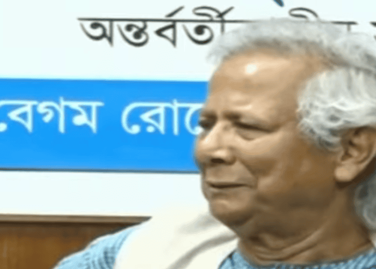 বয়স্ক ব্যক্তি একটি সংবাদ সম্মেলনে অংশগ্রহণ করছেন. Channel i News - চ্যানেল আই নিউজ