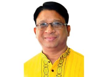 প্রধান অতিথি হাসিমুখে পরিধান করেছেন হলুদ পোশাক. Channel i News - চ্যানেল আই নিউজ