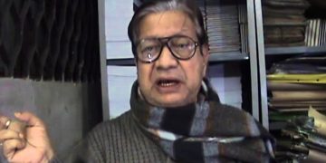 সাইফের সঙ্গে ভক্তের হাতাহাতির দৃশ্য, আবদার না মানায় উত্তেজনা. Channel i News - চ্যানেল আই নিউজ