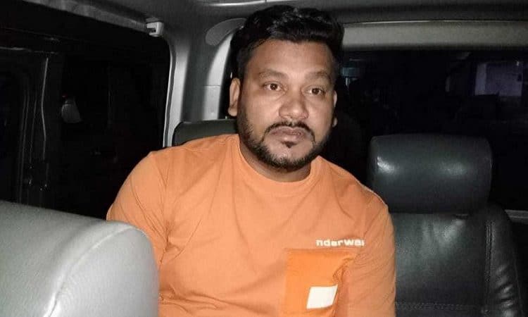 বদির ভাতিজা গ্রেপ্তার, পুলিশ তাকে আটক করেছে. Channel i News - চ্যানেল আই নিউজ