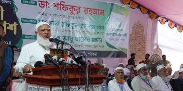 প্রধান বক্তা শেখ হাসিনা ভাষণ দিচ্ছেন, অনুষ্ঠানে উপস্থিত মুসল্লিরা. Channel i News - চ্যানেল আই নিউজ