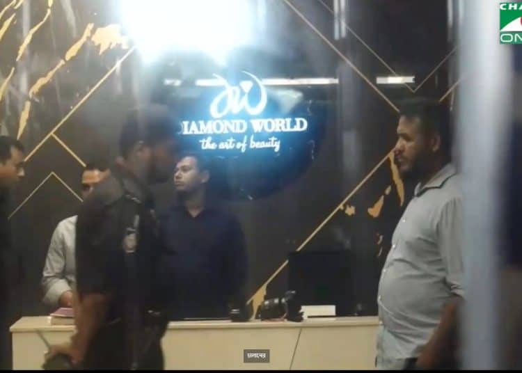 ডায়মন্ড ওয়ার্ল্ড কার্যালয়ে র্যাবের অভিযান, বেশ কয়েকজন ব্যক্তি উপস্থিত. Channel i News - চ্যানেল আই নিউজ