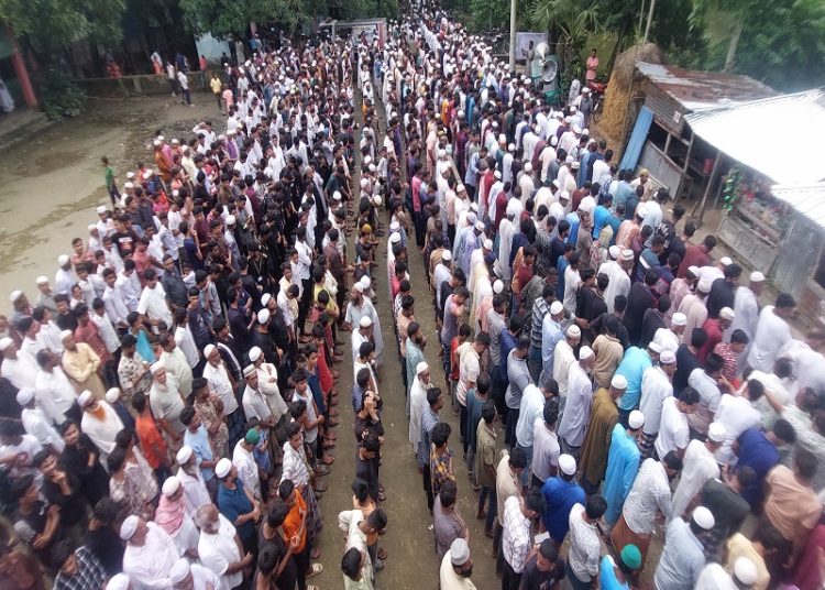নিহত সাইফুলের জানাজার নামাজ