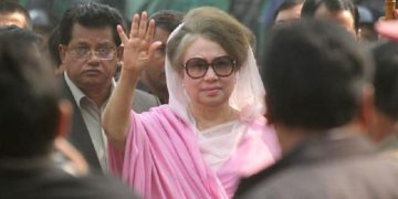 খালেদা জিয়া গ্যাটকো মামলায় অব্যাহতি পেয়ে জনসম্মুখে শুভেচ্ছা জানাচ্ছেন. Channel i News - চ্যানেল আই নিউজ