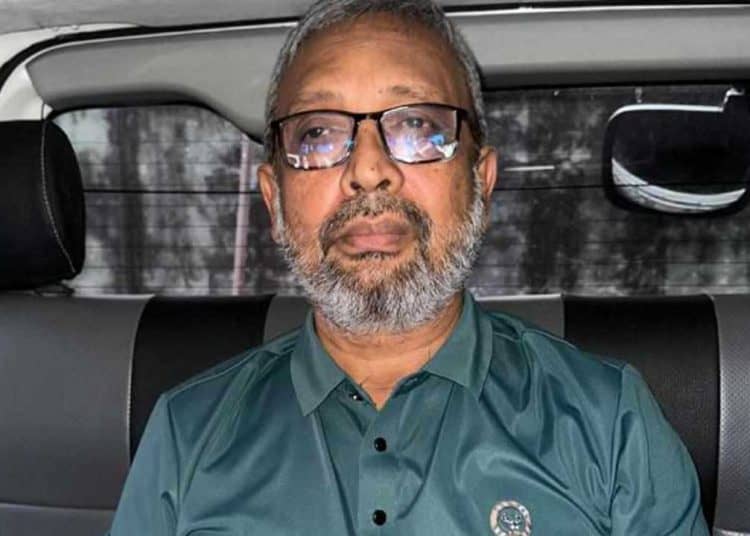 সাবেক সংসদ সদস্য আসাদুজ্জামান ঢাকায় গ্রেপ্তার, গাড়িতে বসে ছবি. Channel i News - চ্যানেল আই নিউজ