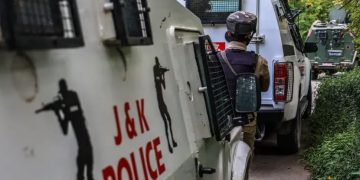কাশ্মীরে হামলায় নিরাপত্তা বাহিনী ও পুলিশ সদস্যরা মোতায়েন. Channel i News - চ্যানেল আই নিউজ