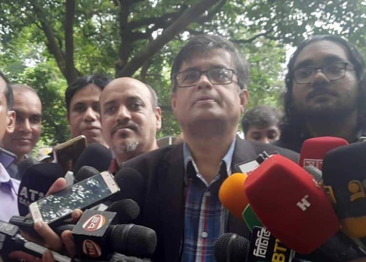 প্রেস উইং প্রধানের শারীরিক অবস্থা ও বক্তব্য নিয়ে সাংবাদিকদের প্রশ্ন. Channel i News - চ্যানেল আই নিউজ