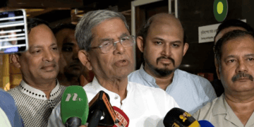 মির্জা ফখরুল ইসলাম আলমগীর সাংবাদিকদের সঙ্গে কথা বলছেন।. Channel i News - চ্যানেল আই নিউজ