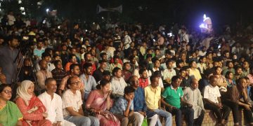 উৎসবের প্রথম দিনে যাত্রাপালা দেখতে দর্শকের ঢল