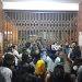 জাহাঙ্গীরনগর বিশ্ববিদ্যালয়ে প্রশাসনিক ভবন অবরোধের প্রতিবাদে ছাত্র-ছাত্রী ও শিক্ষকরা. Channel i News - চ্যানেল আই নিউজ