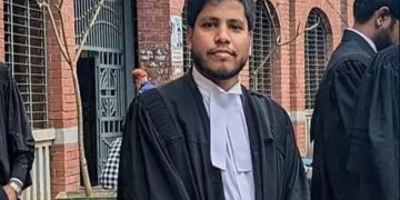 নিহত আইনজীবীর জানাজা চলাকালে উপস্থিত আইনজীবীরা. Channel i News - চ্যানেল আই নিউজ