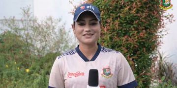 সিলেটের ক্রিকেটার জাহানারা হাসিমুখে ছবি তুলেছেন. Channel i News - চ্যানেল আই নিউজ