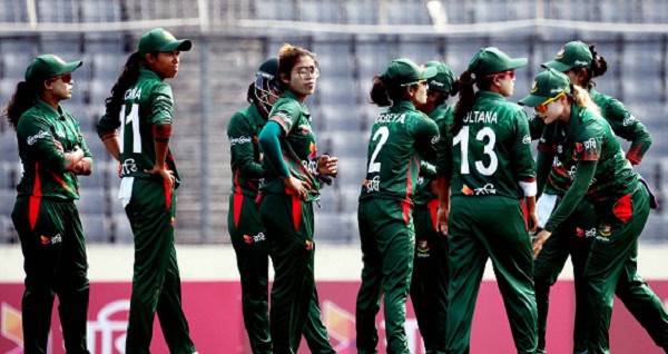 বাংলাদেশ নারী ক্রিকেট দলের খেলোয়াড়রা মাঠে প্রস্তুত. Channel i News - চ্যানেল আই নিউজ