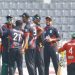 বাংলাদেশ ক্রিকেট দলের খেলোয়াড়রা মাঠে আলোচনা করছে।. Channel i News - চ্যানেল আই নিউজ