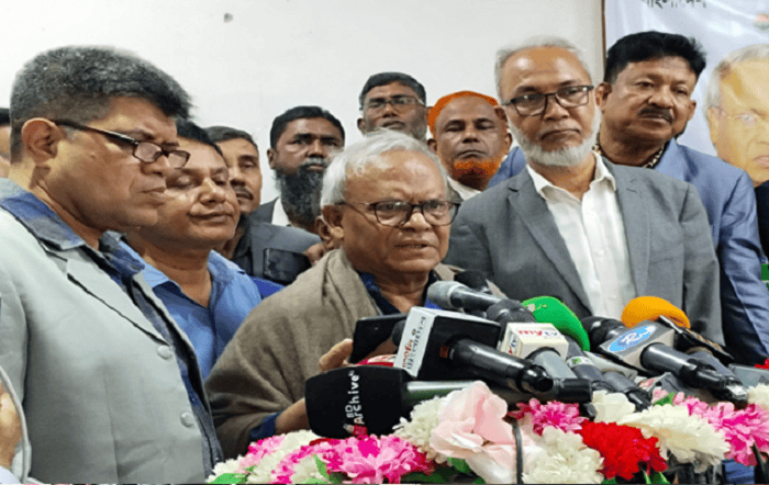 রুহুল কবির রিজভী সংবাদ সম্মেলনে বক্তব্য দিচ্ছেন. Channel i News - চ্যানেল আই নিউজ