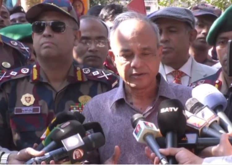 স্বরাষ্ট্র উপদেষ্টা বাংলাদেশের পরিস্থিতি নিয়ে সাংবাদিকদের প্রশ্নের উত্তর দিচ্ছেন. Channel i News - চ্যানেল আই নিউজ