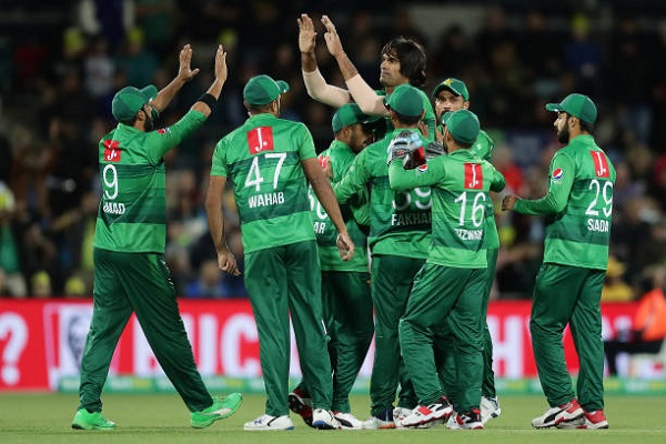CANBERRA, AUSTRALIA - NOVEMBER 05: Mohammad Irfan of Pakistan celebrates taking the wicket of Aaron Finch of Australia during game two of the International Twenty20 series between Australia and Pakistan at Manuka Oval on November 05, 2019 in Canberra, Australia. (Photo by Mark Metcalfe/Getty Images)