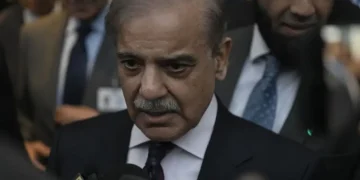 প্রতিবেশী পাকিস্তানের সঙ্গে সুসম্পর্ক স্থাপনের চেষ্টা মনমোহন সিং সরকারের কাছে অগ্রাধিকার পেয়েছিল