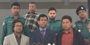 চিফ প্রসিকিউটর ও আইনজীবীরা সংবাদ সম্মেলনে অংশগ্রহণ করছেন. Channel i News - চ্যানেল আই নিউজ