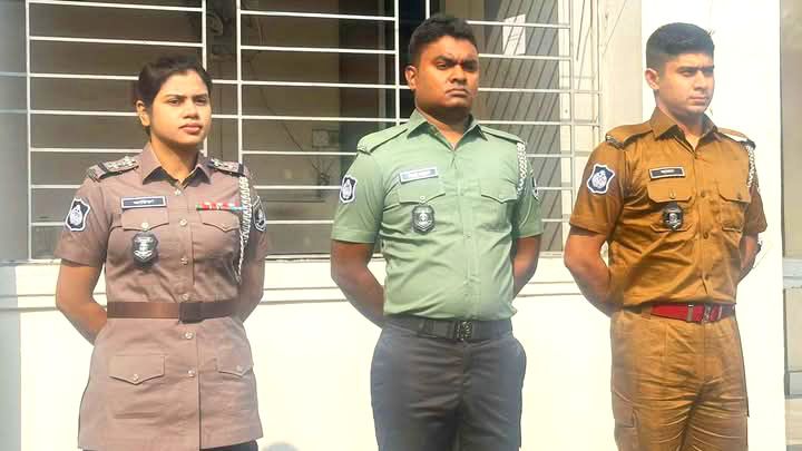 ছবিতে যথাক্রমে পুলিশ, র্যাব ও আনসার সদস্যদের পোশাক