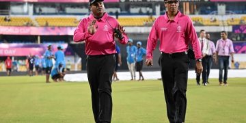 বাংলাদেশের ক্রিকেট ম্যাচে আম্পায়াররা মাঠে দায়িত্ব পালন করছেন. Channel i News - চ্যানেল আই নিউজ