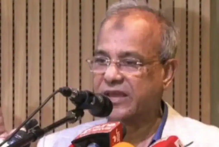 স্বরাষ্ট্র উপদেষ্টা আইন নিজের হাতে না নেওয়ার আহ্বান জানাচ্ছেন. Channel i News - চ্যানেল আই নিউজ