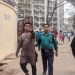 জগন্নাথ বিশ্ববিদ্যালয়ে ছাত্রলীগের কর্মী আটক, ছাত্রলীগের কর্মীকে ধরে নিয়ে যাচ্ছে পুলিশ. Channel i News - চ্যানেল আই নিউজ