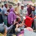 গণঅধিকার পরিষদের ইফতার বিতরণে অংশগ্রহণকারী মানুষজন. Channel i News - চ্যানেল আই নিউজ