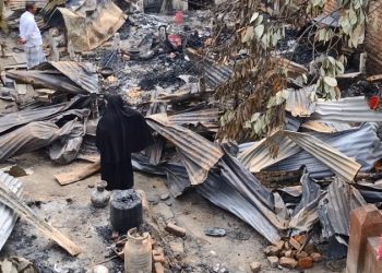 নিহতদের ঘর-বাড়ি লুটপাট করে আগুন ধরিয়ে দেয়া হয়