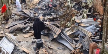 নিহতদের ঘর-বাড়ি লুটপাট করে আগুন ধরিয়ে দেয়া হয়