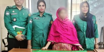 মোবাইল চুরির জন্য দোকানে ঢুকে কৌশলে শিউলি আটক. Channel i News - চ্যানেল আই নিউজ