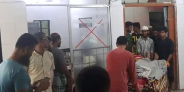 গোপালগঞ্জে শ্রমিকের মৃত্যুতে শোক প্রকাশ করছে পরিবার ও স্বজনরা. Channel i News - চ্যানেল আই নিউজ