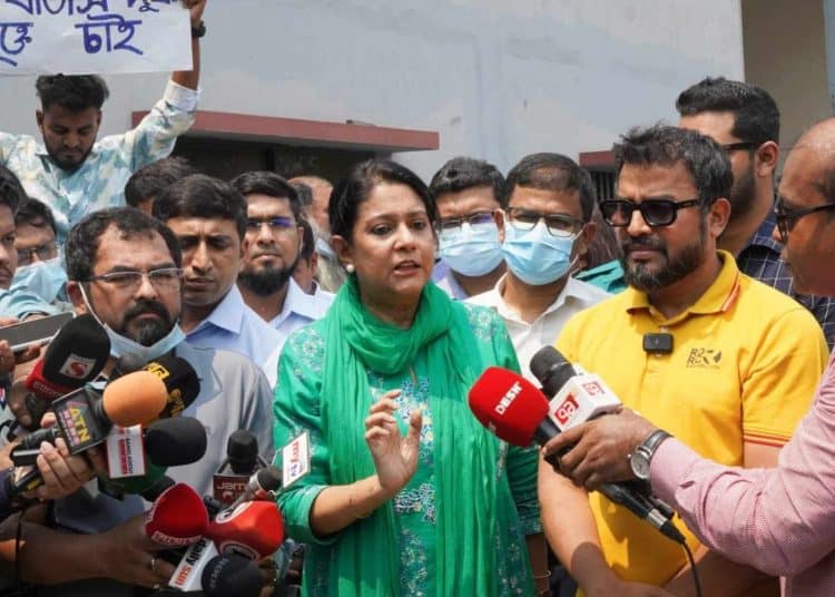 পরিবেশ উপদেষ্টার বক্তব্যের সময় সাংবাদিকদের প্রশ্নের উত্তর. Channel i News - চ্যানেল আই নিউজ