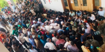 কুয়েট ভিসির পদত্যাগের দাবিতে আমরণ অনশনে শিক্ষার্থীরা